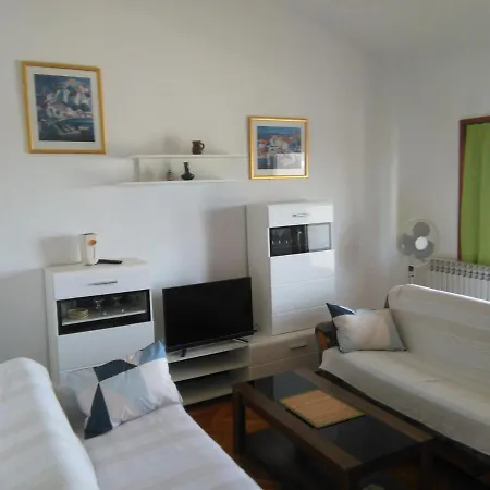 In - Riviera 8183